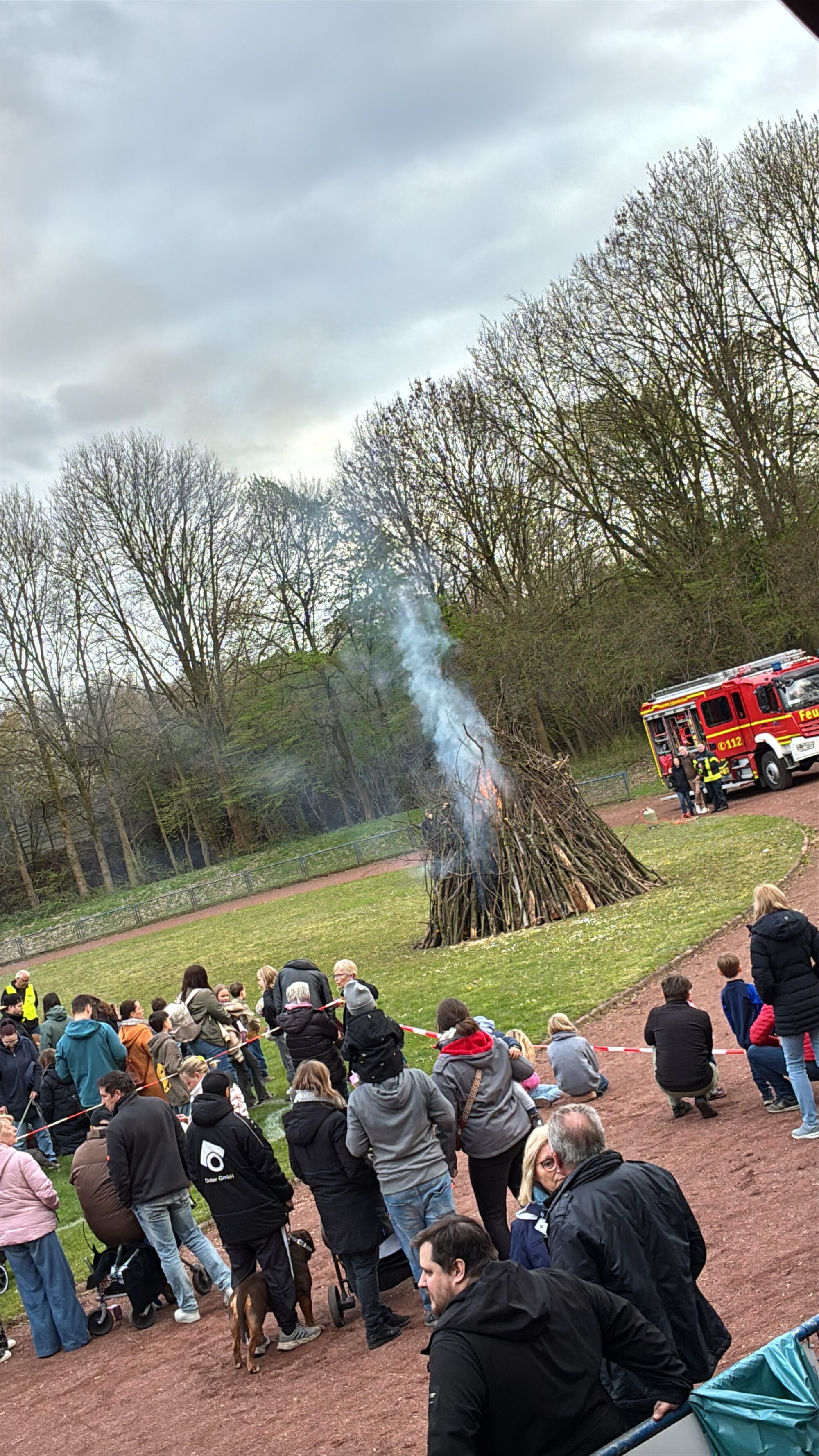 Osterfeuer bei Viktoria Resse.