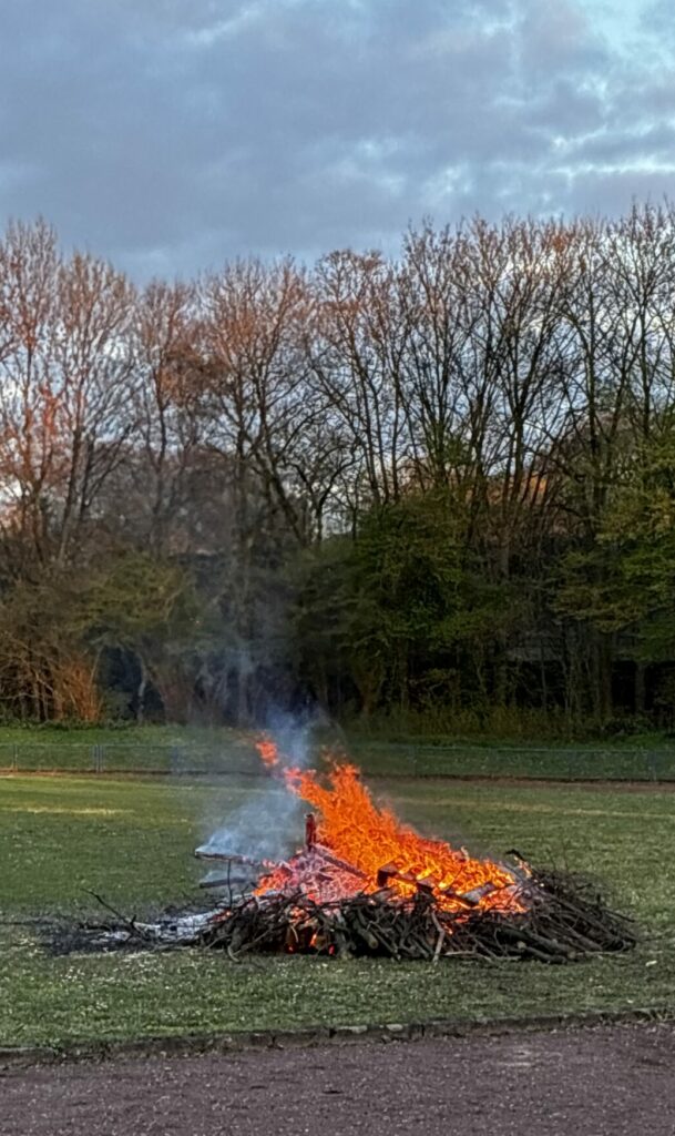 Osterfeuer bei Viktoria Resse.