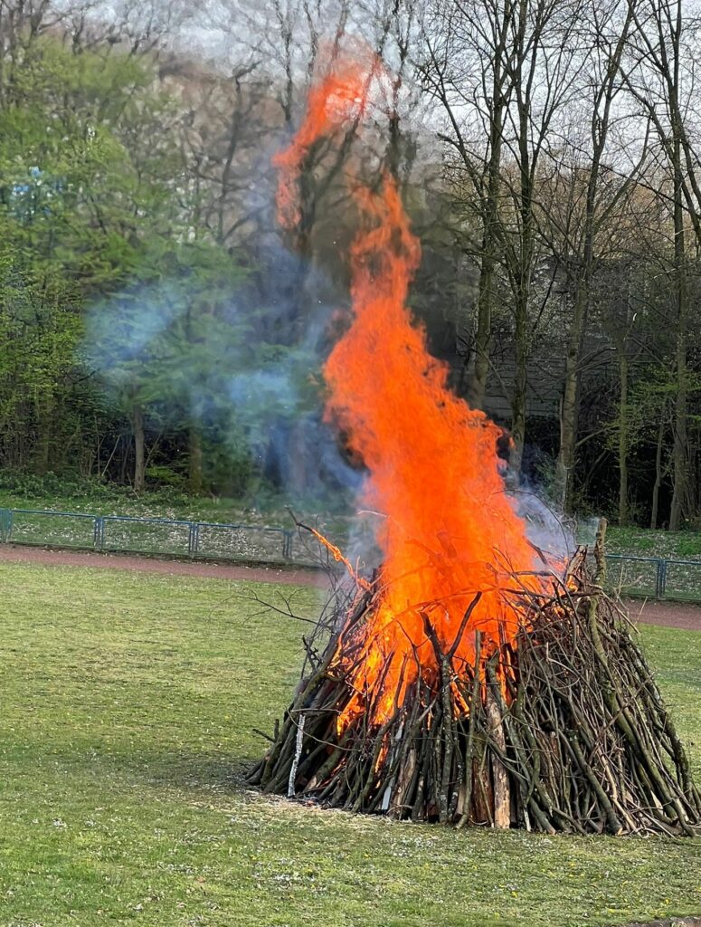 Osterfeuer bei Viktoria Resse.