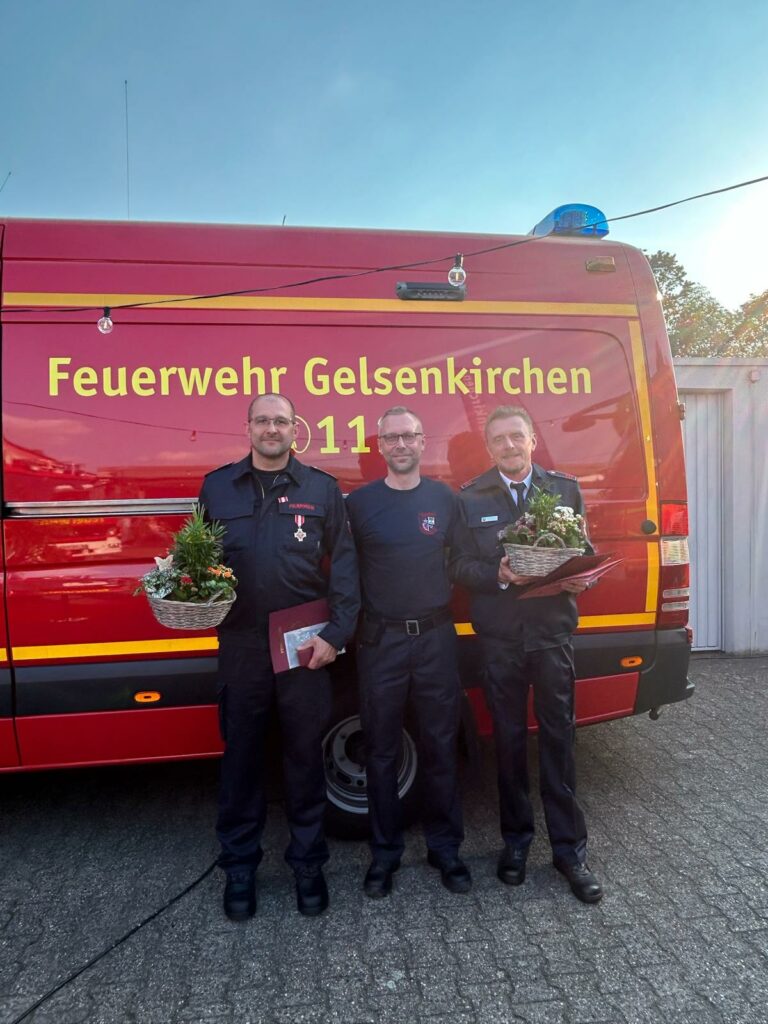 Übergabe des Feuerwehr-Ehrenzeichens